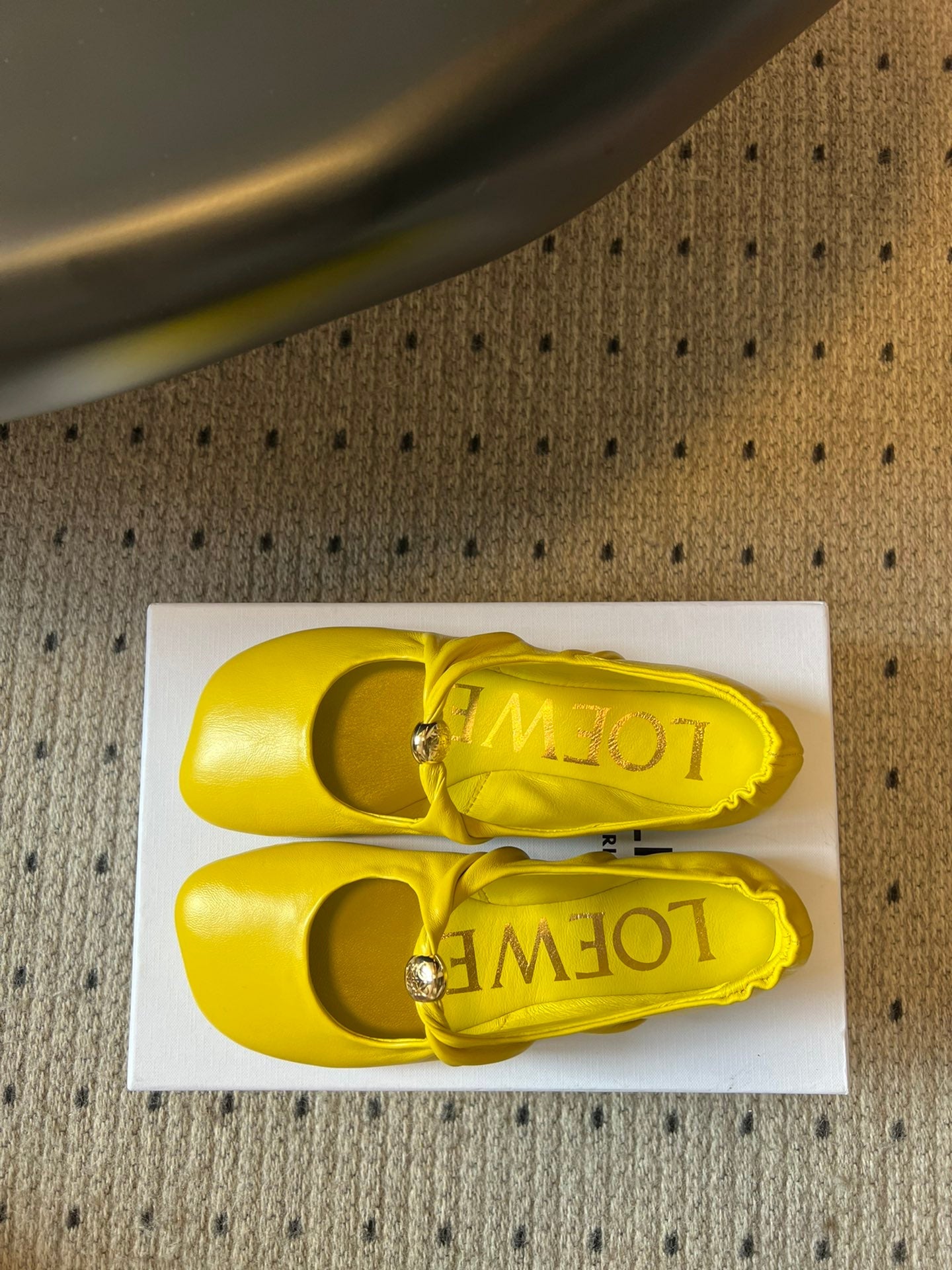 LOEWE PEBBLE YELLOW WOMEN NAPPA FLAT