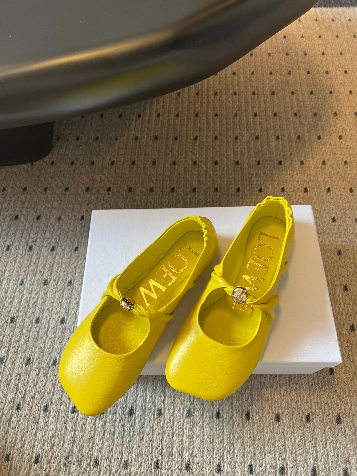 LOEWE PEBBLE YELLOW WOMEN NAPPA FLAT