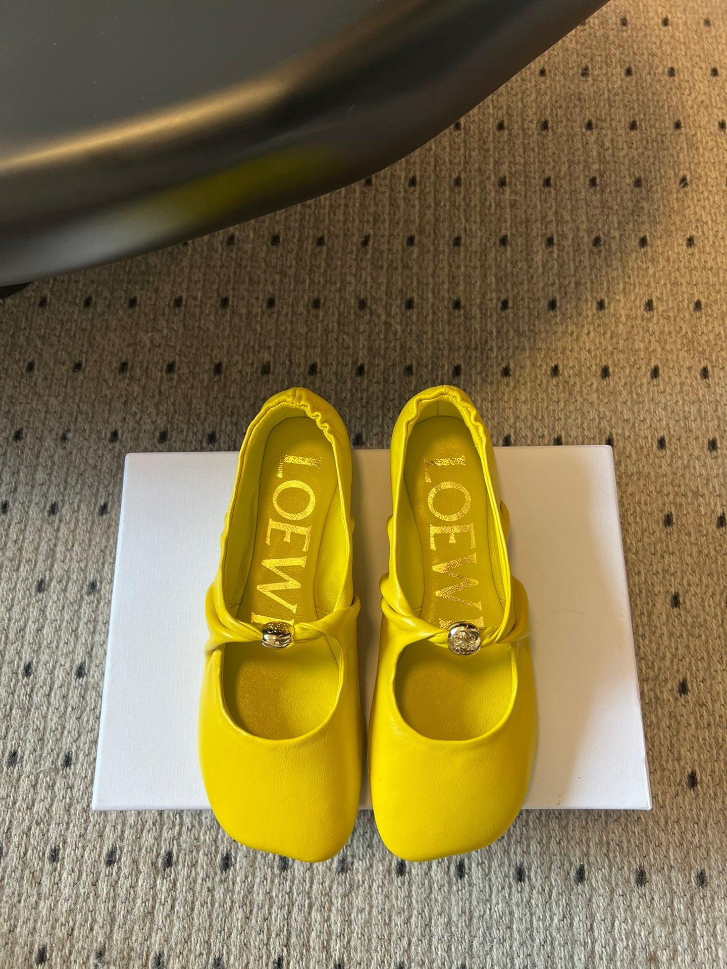 LOEWE PEBBLE YELLOW WOMEN NAPPA FLAT
