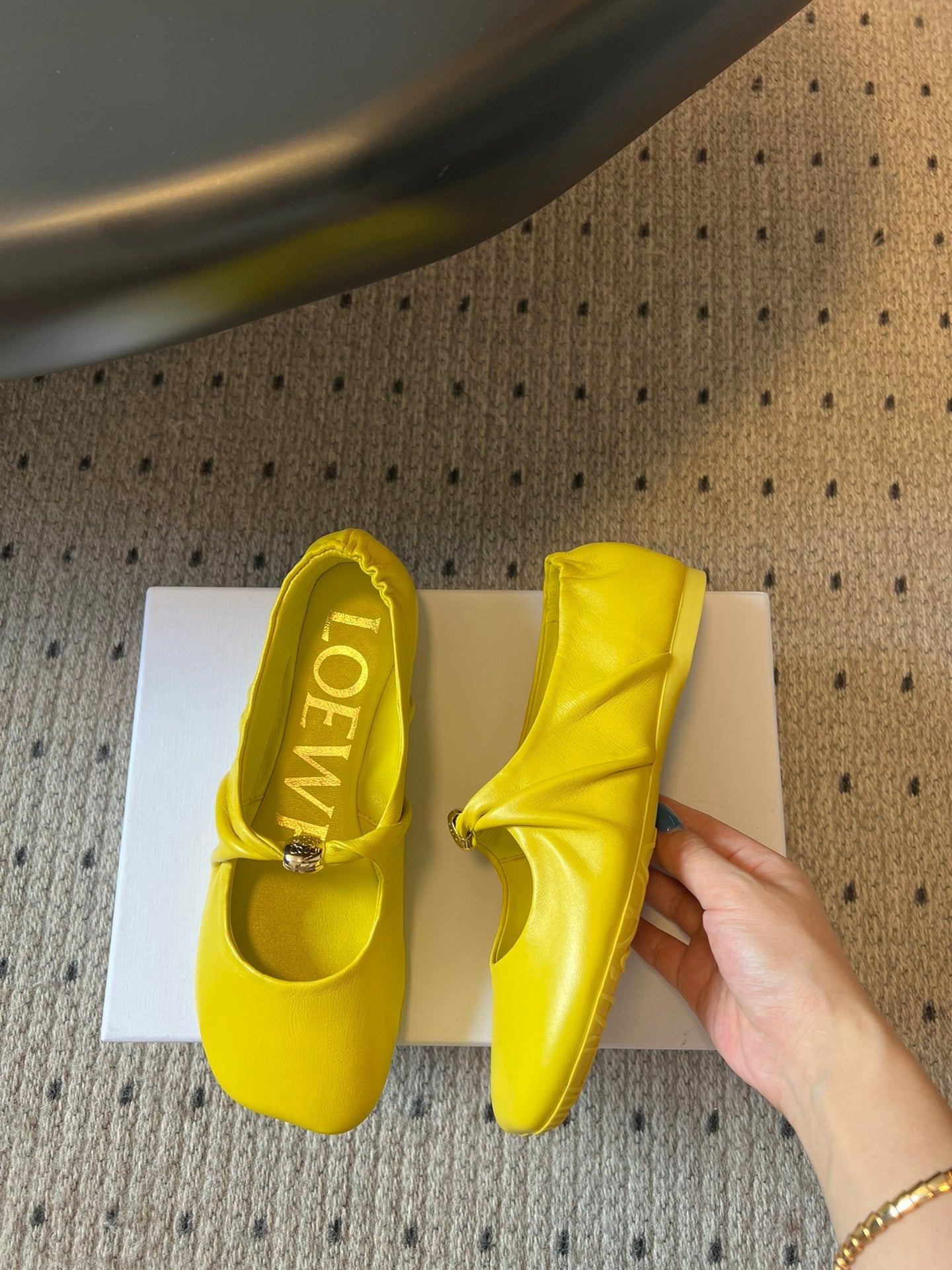 LOEWE PEBBLE YELLOW WOMEN NAPPA FLAT
