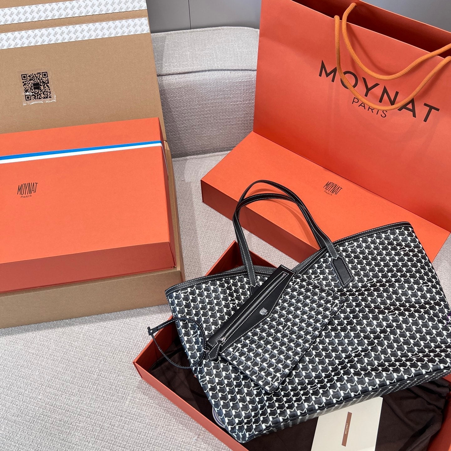 MOYNAT M CANVAS TOTE BLACK BAG GM