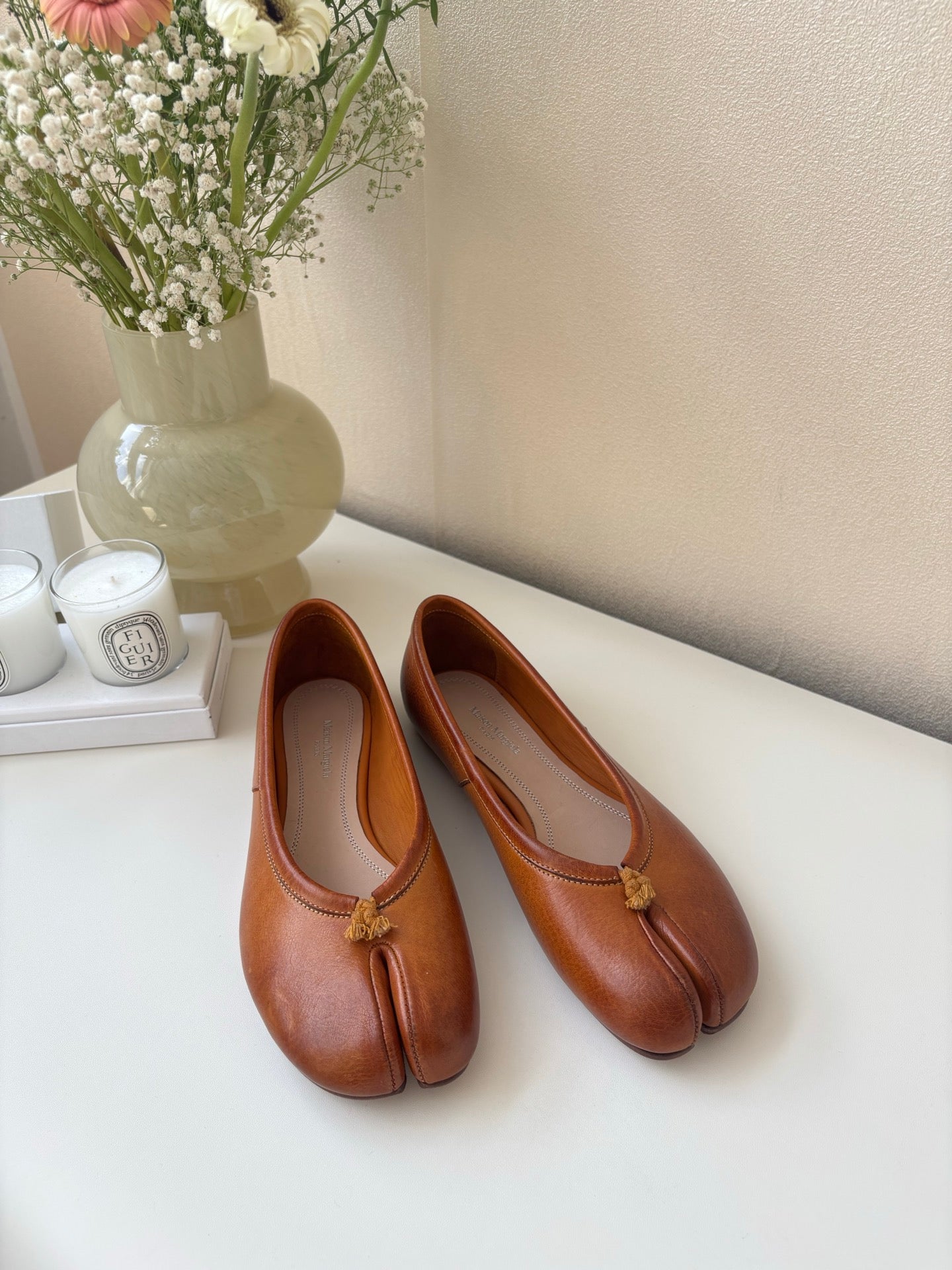 MAISON MARGIELA BROWN SPLIT TOE JANE FLATS