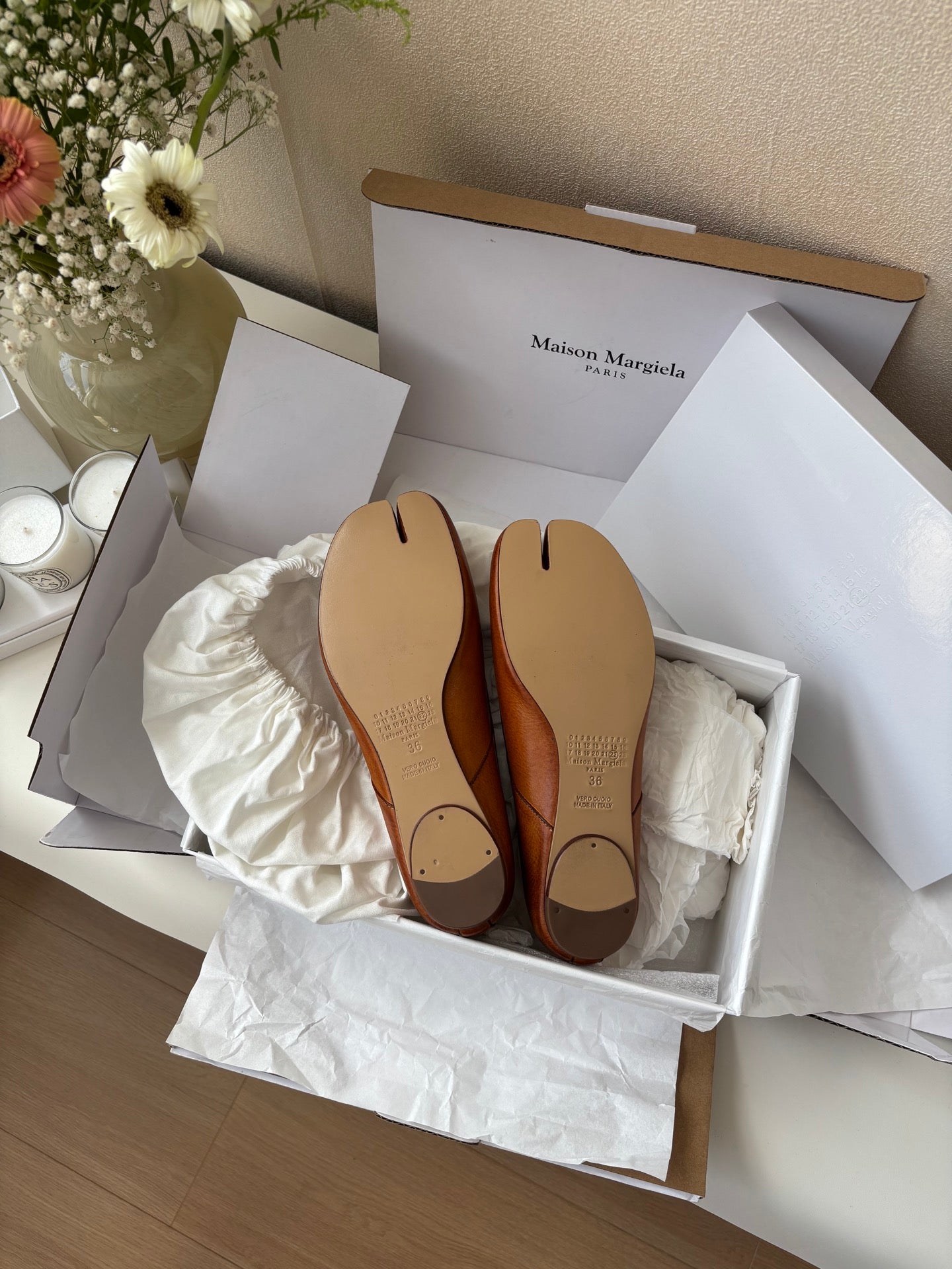 MAISON MARGIELA BROWN SPLIT TOE JANE FLATS