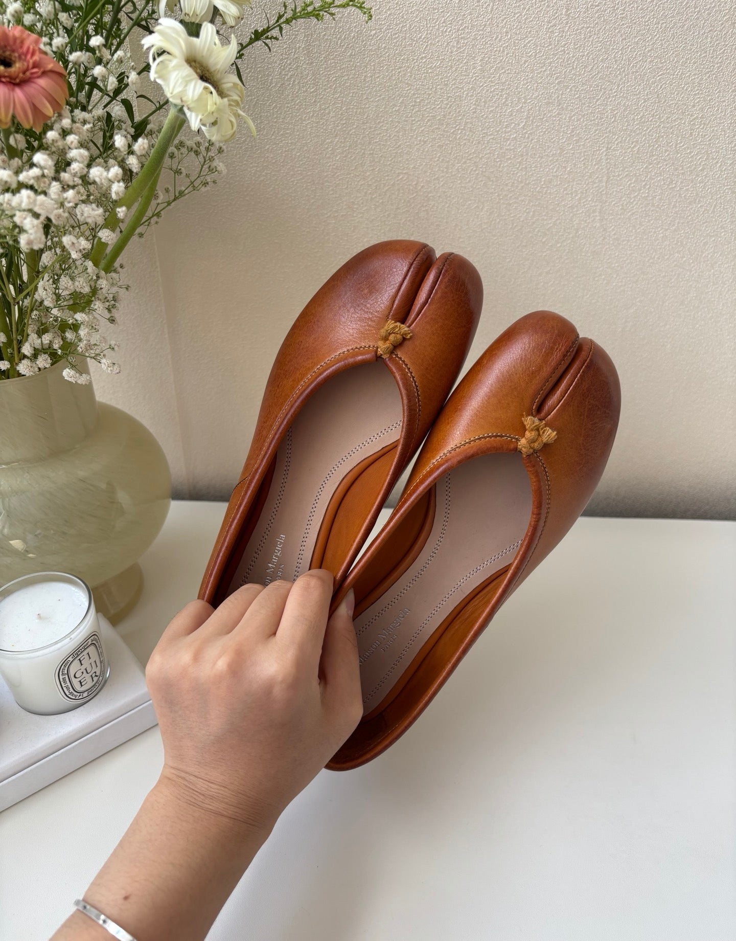 MAISON MARGIELA BROWN SPLIT TOE JANE FLATS