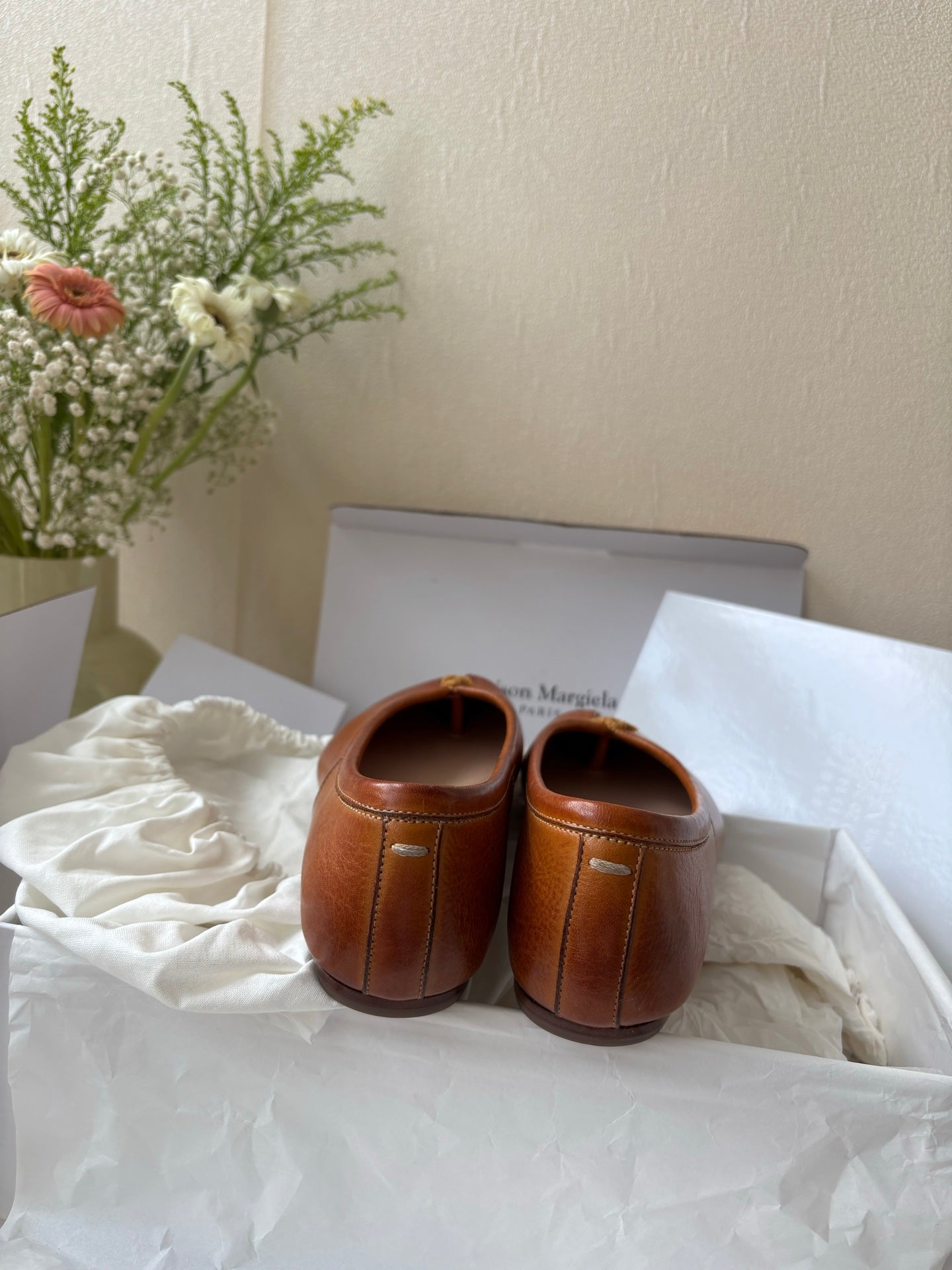 MAISON MARGIELA BROWN SPLIT TOE JANE FLATS