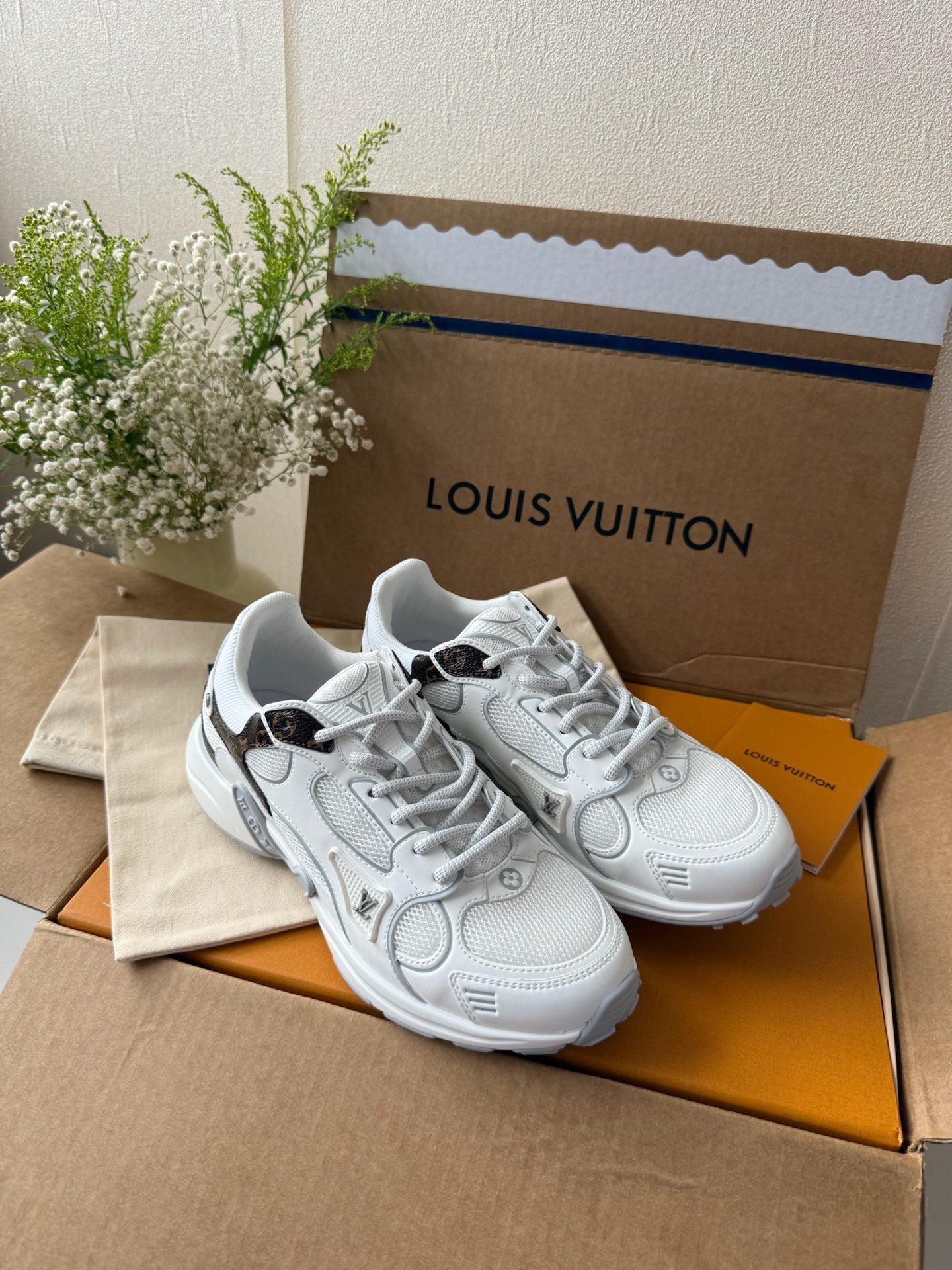 LOUIS VUTTION WHITE OLYMPIA WOMEN SHOES