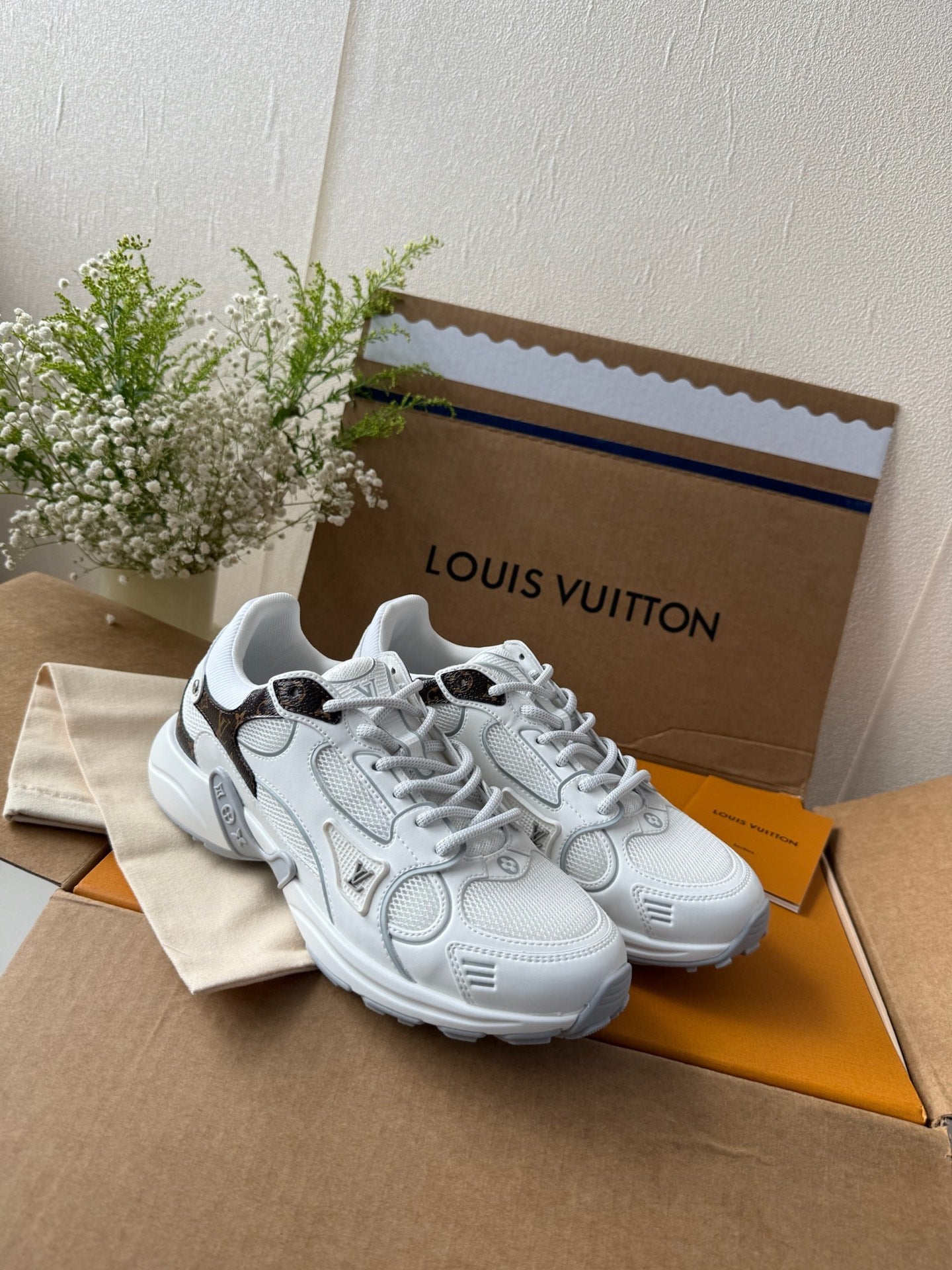 LOUIS VUTTION WHITE OLYMPIA WOMEN SHOES