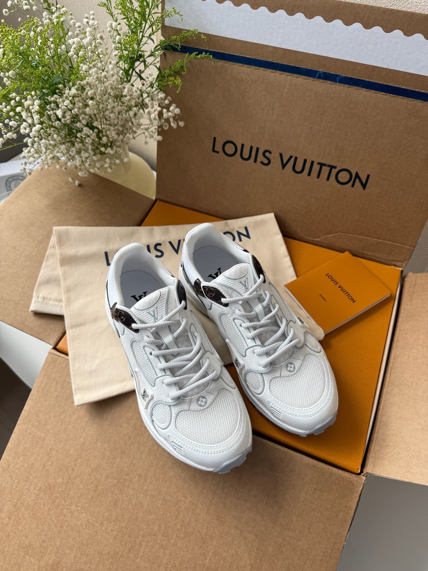 LOUIS VUTTION WHITE OLYMPIA WOMEN SHOES
