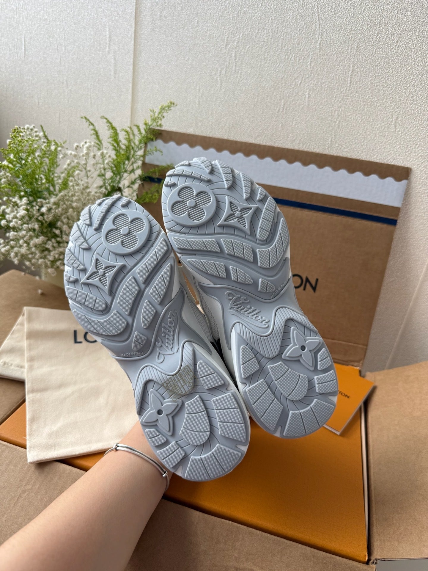 LOUIS VUTTION WHITE OLYMPIA WOMEN SHOES