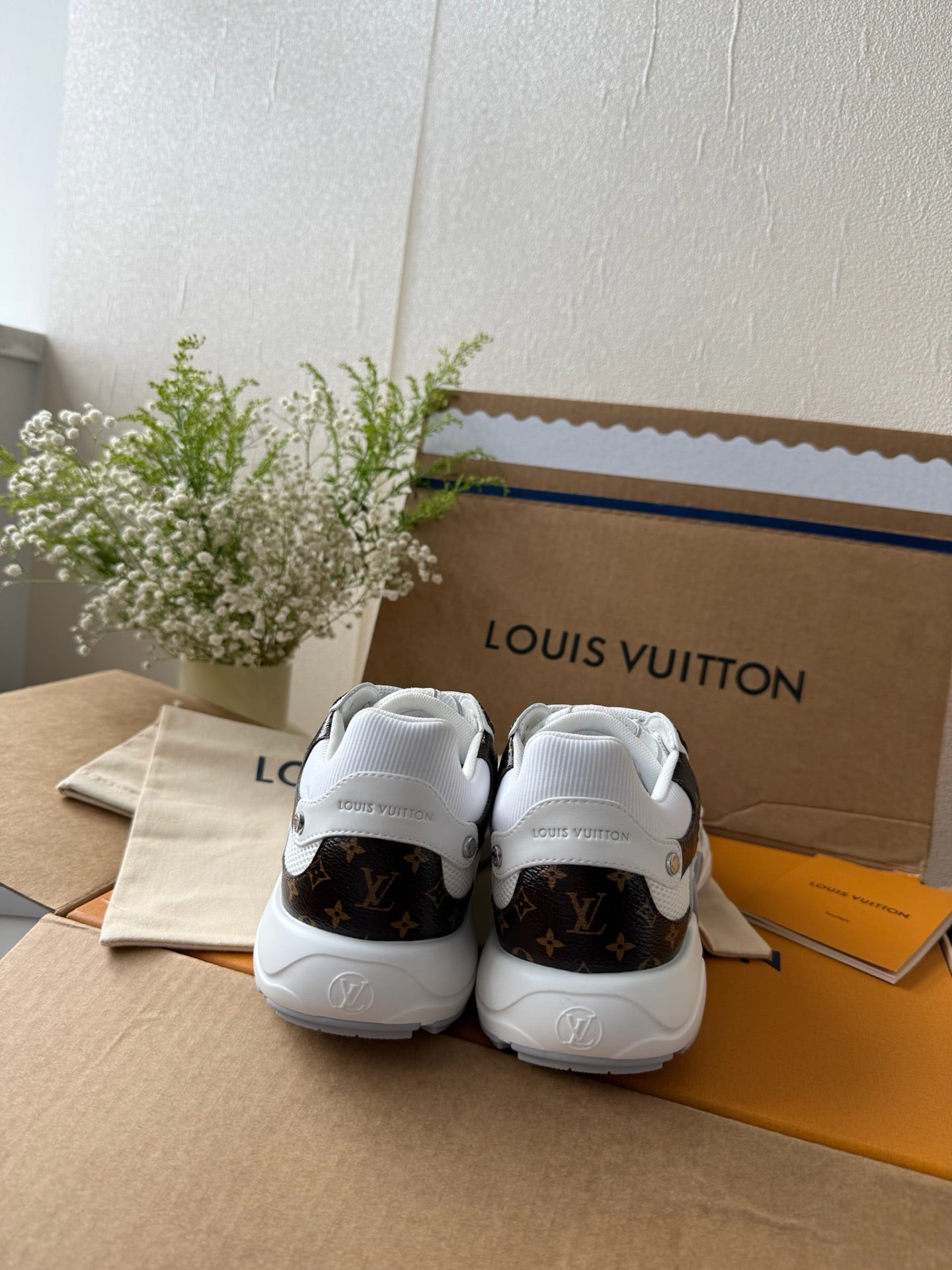 LOUIS VUTTION WHITE OLYMPIA WOMEN SHOES