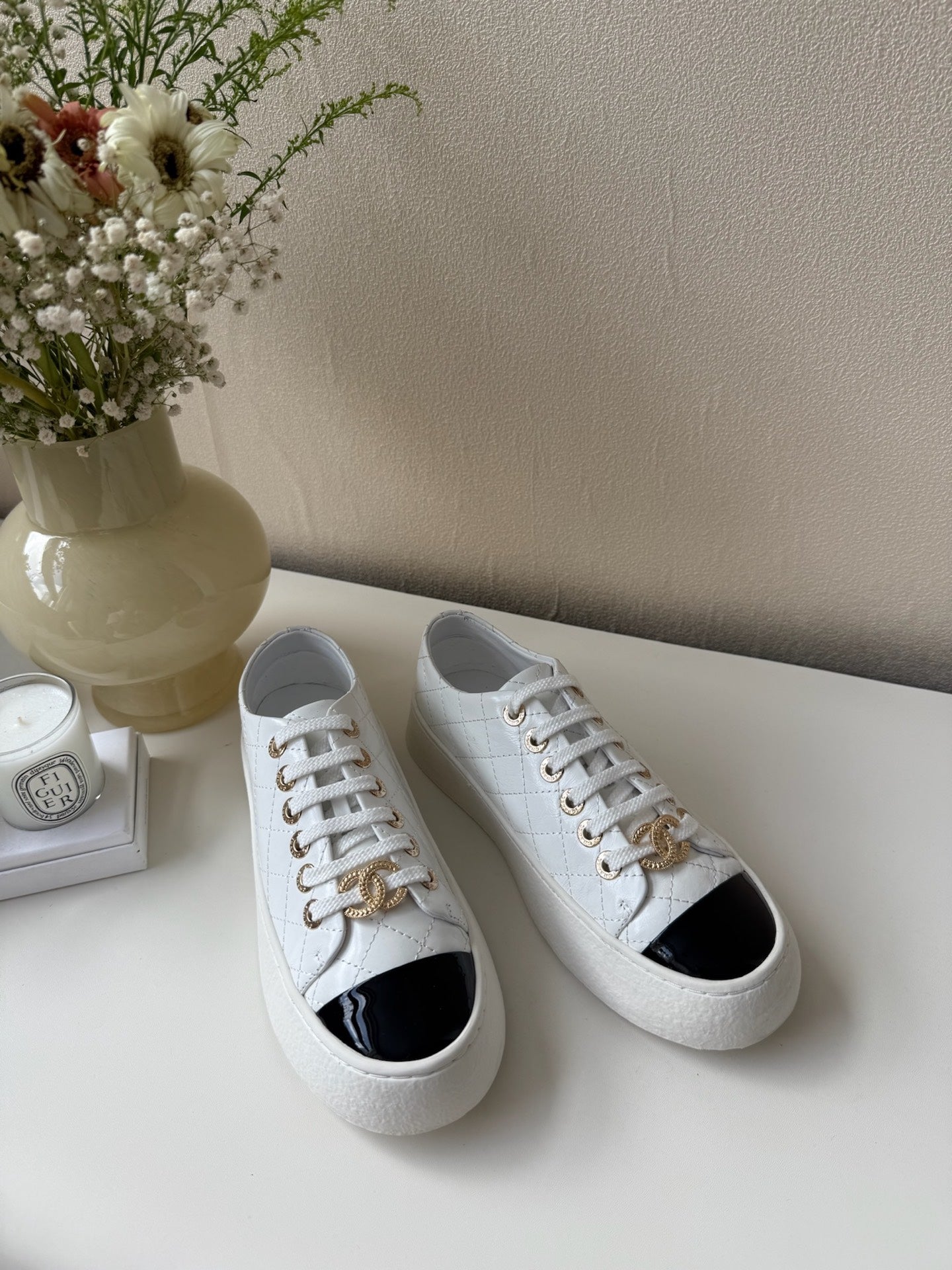 CHANEL WHITE DIAMOND PATTREN BISCUIT WOMEN SHOES