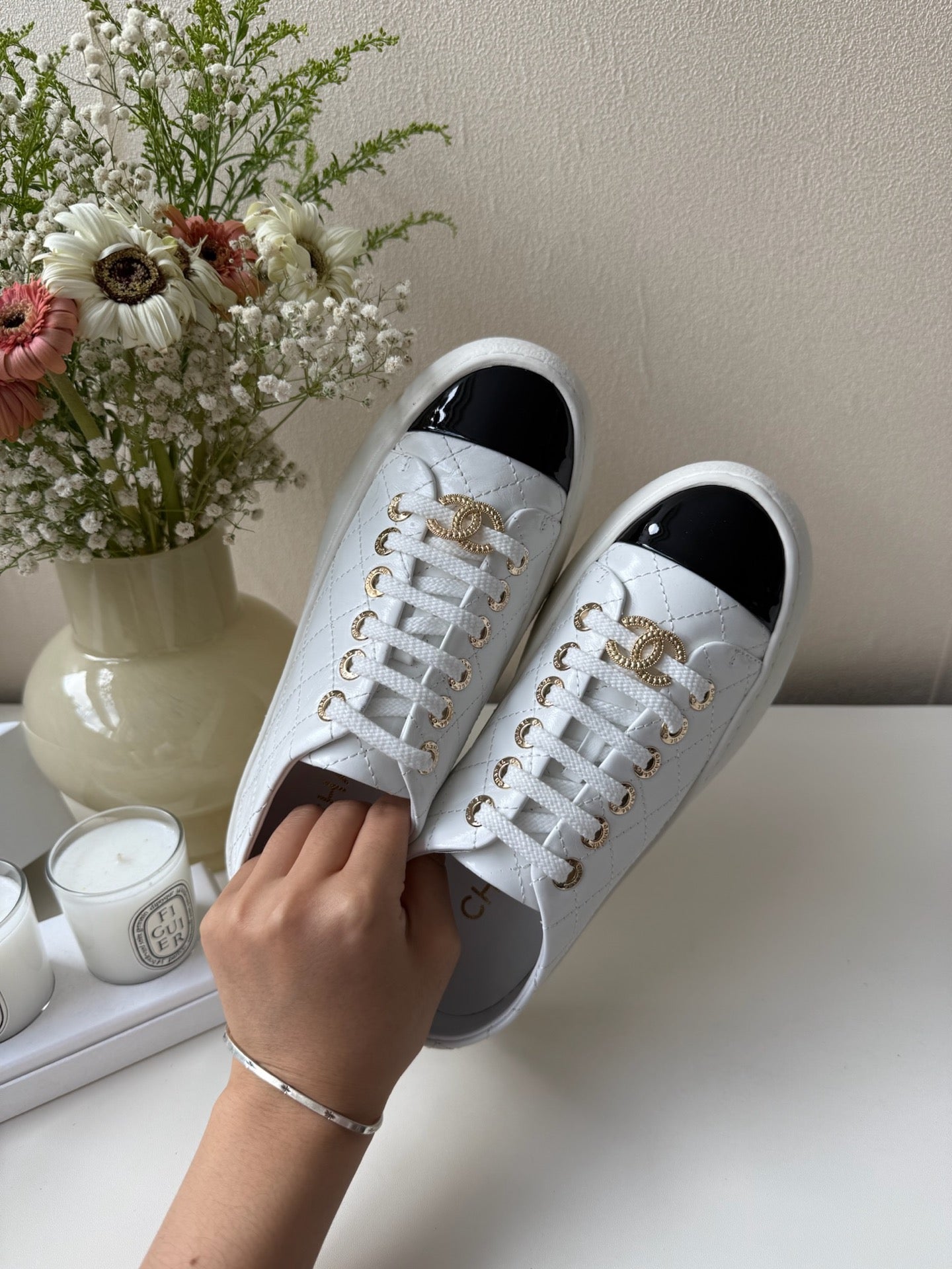CHANEL WHITE DIAMOND PATTREN BISCUIT WOMEN SHOES