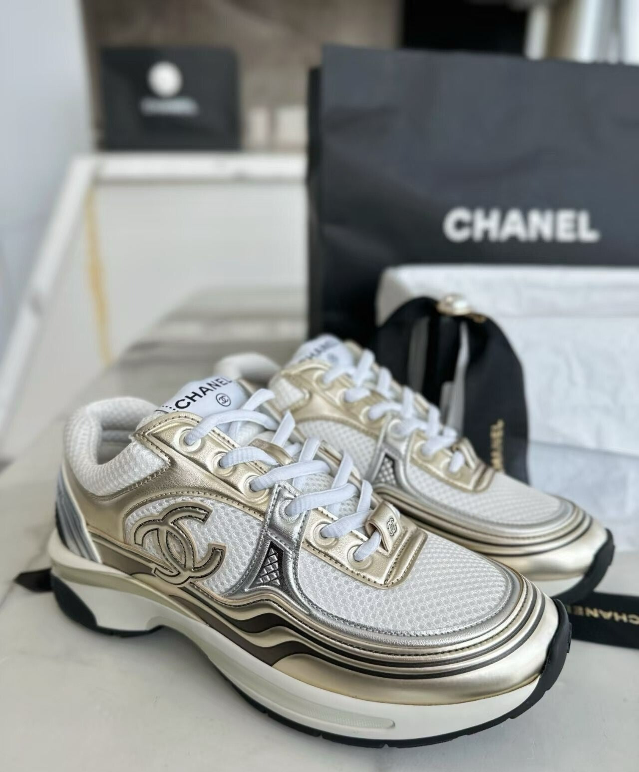 CHANEL CC RUNNER GOLD LOGO WOMEN WHITE SNEAKERS