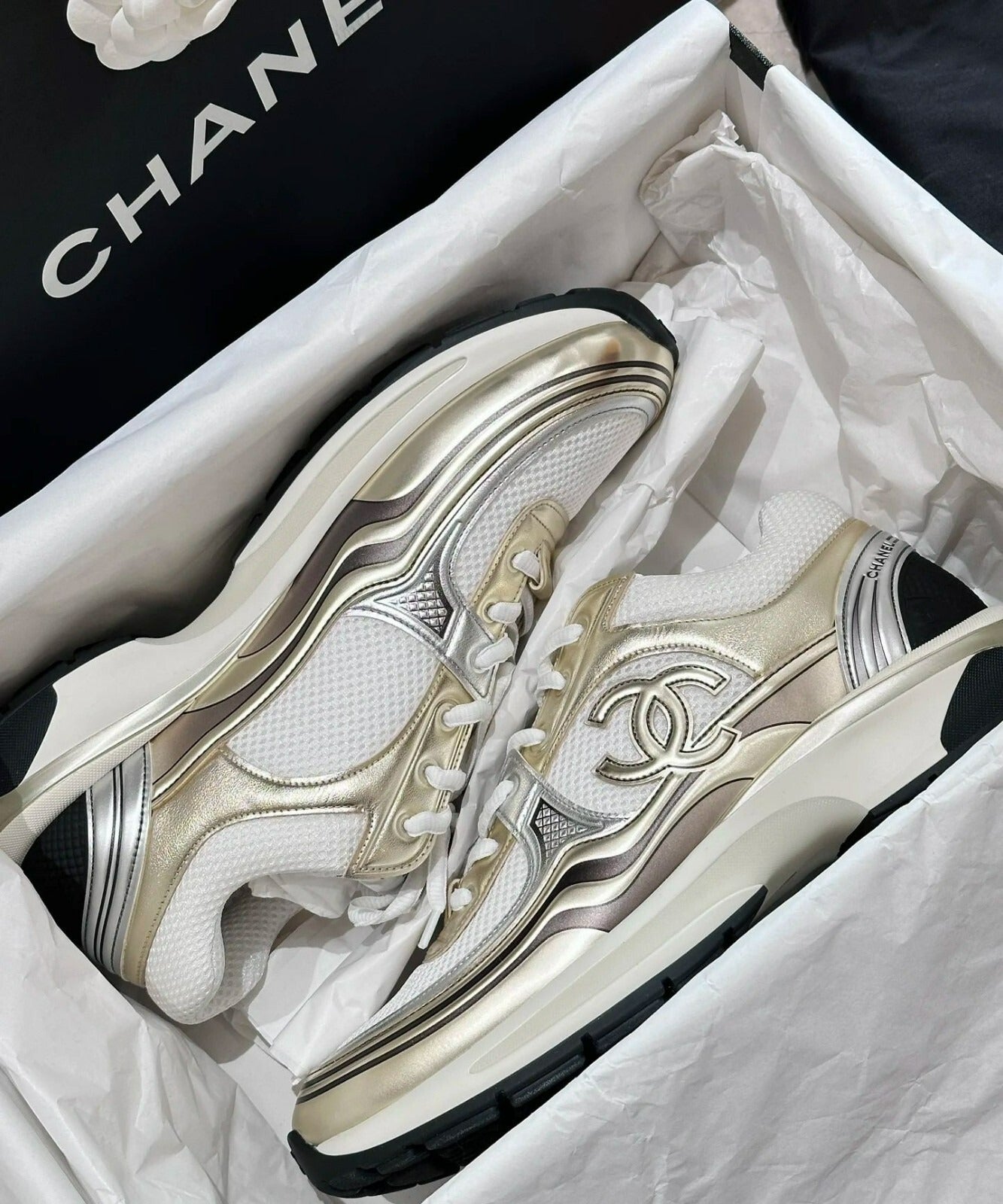 CHANEL CC RUNNER GOLD LOGO WOMEN WHITE SNEAKERS