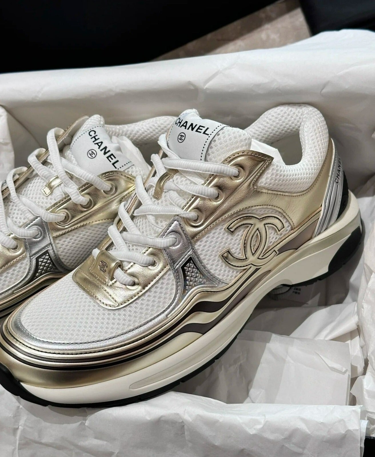 CHANEL CC RUNNER GOLD LOGO WOMEN WHITE SNEAKERS
