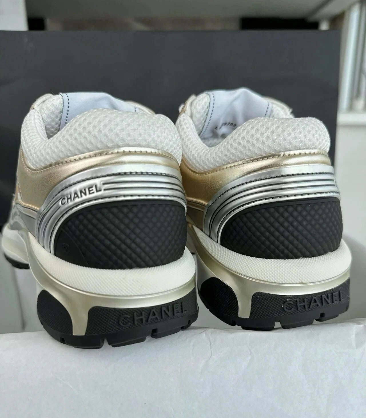 CHANEL CC RUNNER GOLD LOGO WOMEN WHITE SNEAKERS