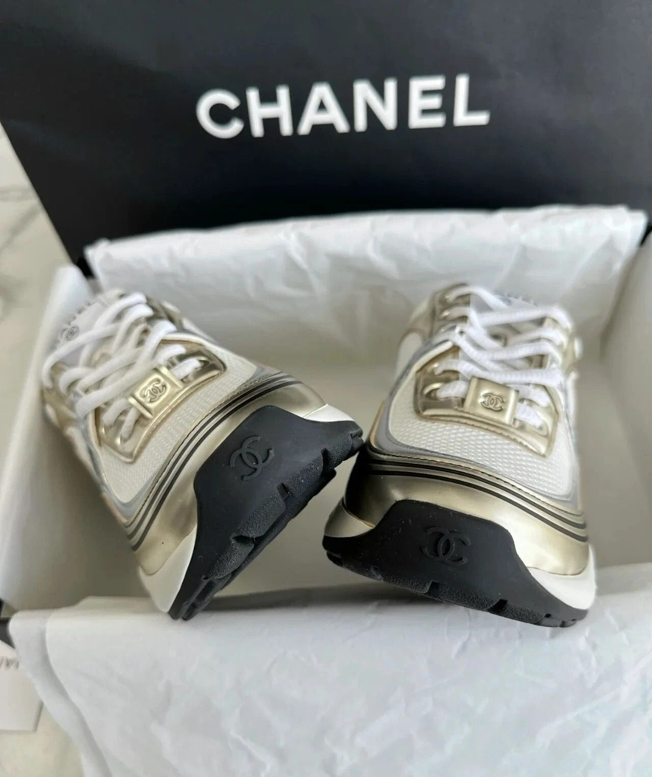 CHANEL CC RUNNER GOLD LOGO WOMEN WHITE SNEAKERS