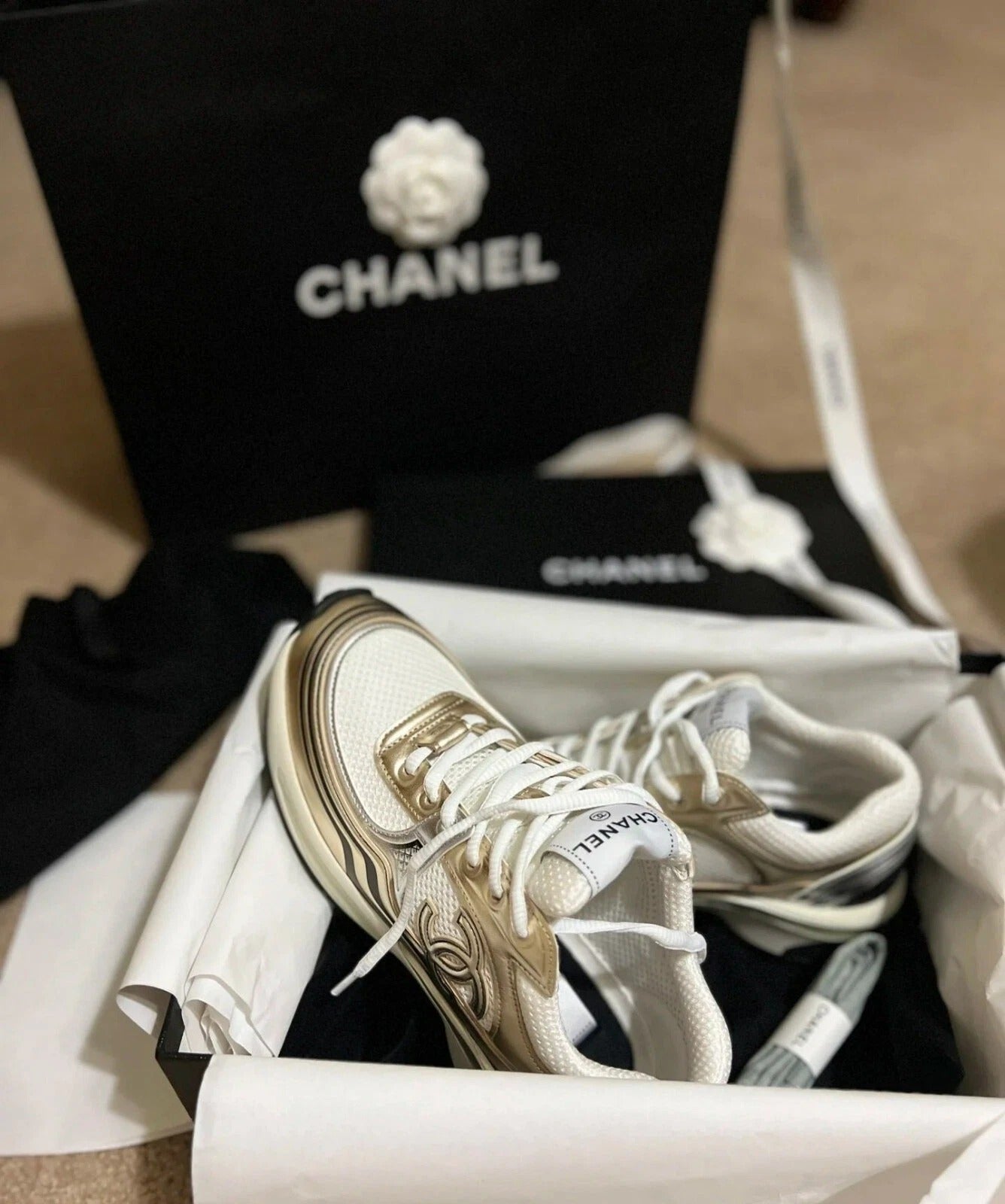 CHANEL CC RUNNER GOLD LOGO WOMEN WHITE SNEAKERS