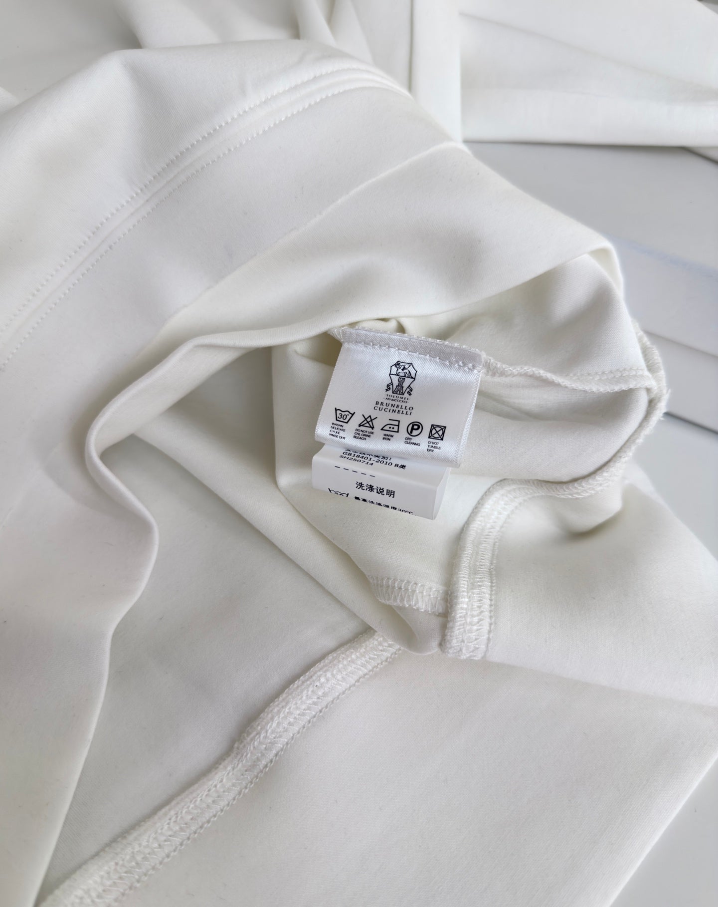 BRUNELLO CUCINELLI MINIMALIST STRUCTURAL GEOMETRIC CUTTING WHITE SWEATSHIRT